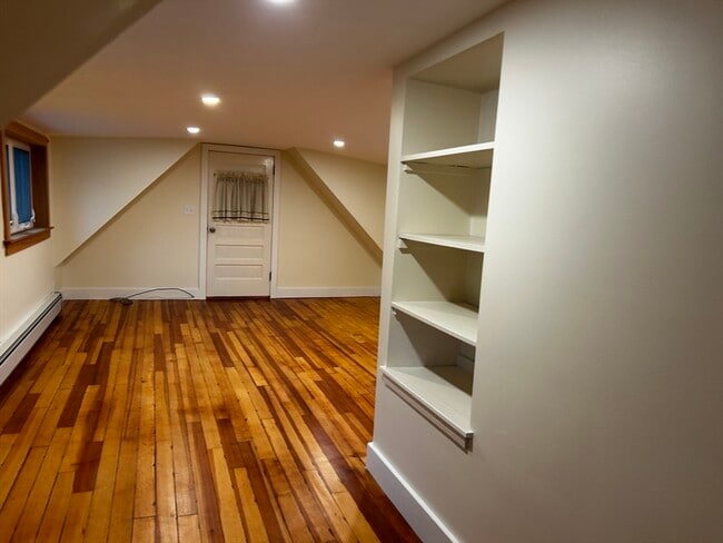 Building Photo - 46 Elm St