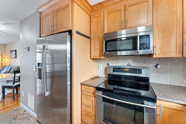 Building Photo - 45 Waters Edge Dr