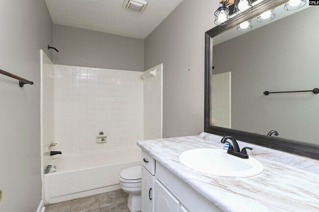 Building Photo - 14 Highgate Cir