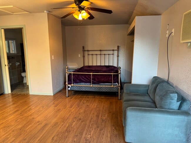 Building Photo - 555 E Simpson Ave