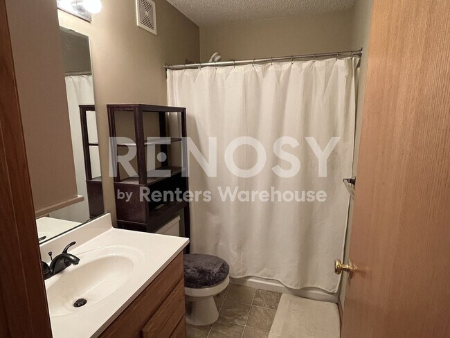 Building Photo - Available August 8 - 2 Bed/1.5 Bath Townhome in Prior Lake