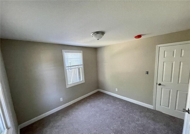 Building Photo - 984 Wolcott Ave