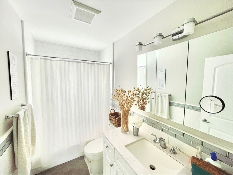 Bathroom - 2852 SW 36th Ave