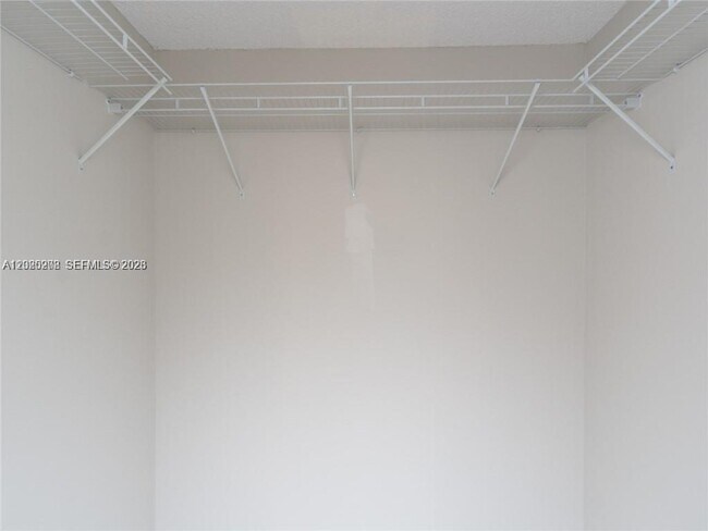 Building Photo - 436 Lakeview Dr