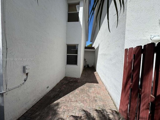 Building Photo - 7131 NW 114th Ct