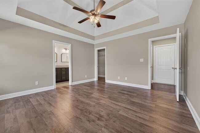 Building Photo - Pet Friendly Three Bedroom!
