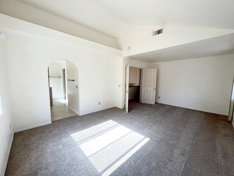 Building Photo - 14353 Bourgeois Way