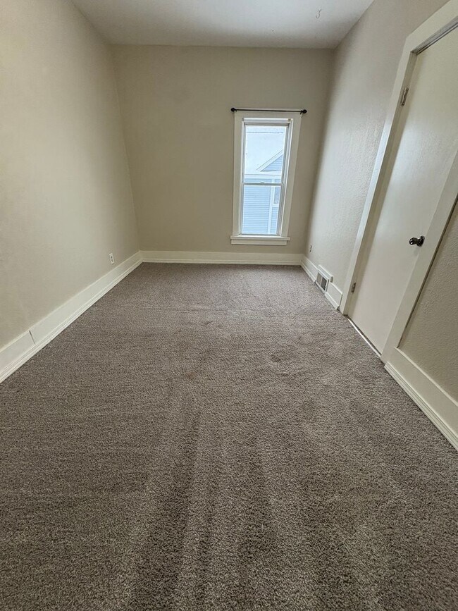 Building Photo - 2809 South Ave