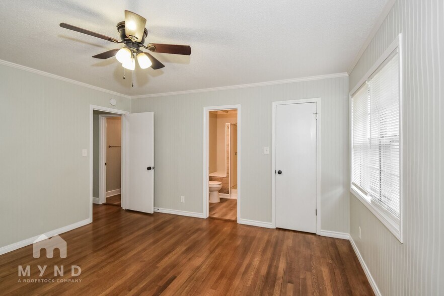 Building Photo - 8210 Danbury Cove