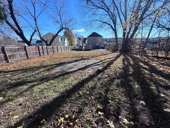 Building Photo - 116-118 Lawrence Street Unit 1Rear
