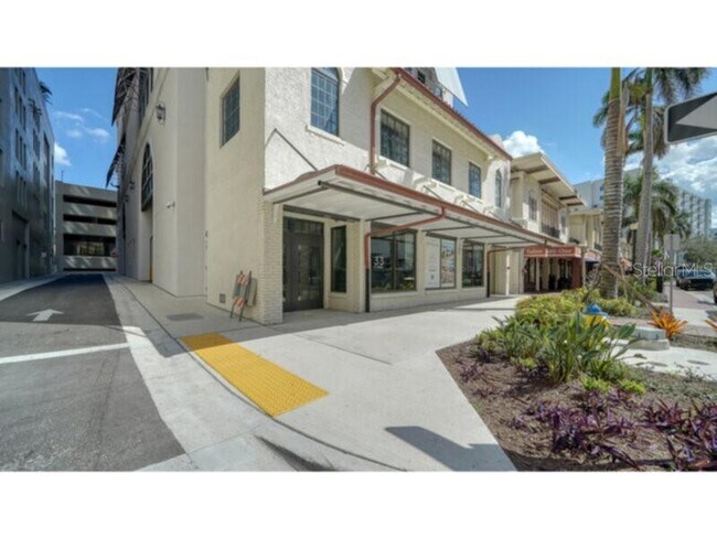 Building Photo - 33 S Palm Ave