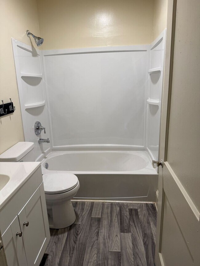 Building Photo - 1 bedroom 1 bathroom -Move In Special $500 off first full month