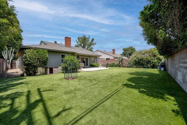 Building Photo - 6044 Varna Ave