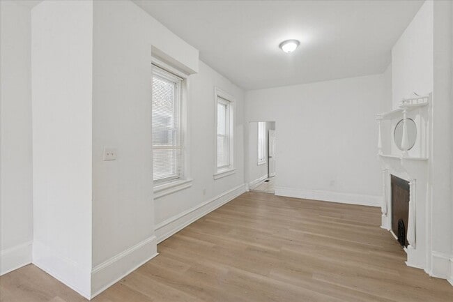 Building Photo - 2054 W Glenwood Ave