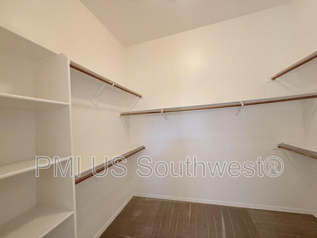 Building Photo - 2657 Edgewater Dr