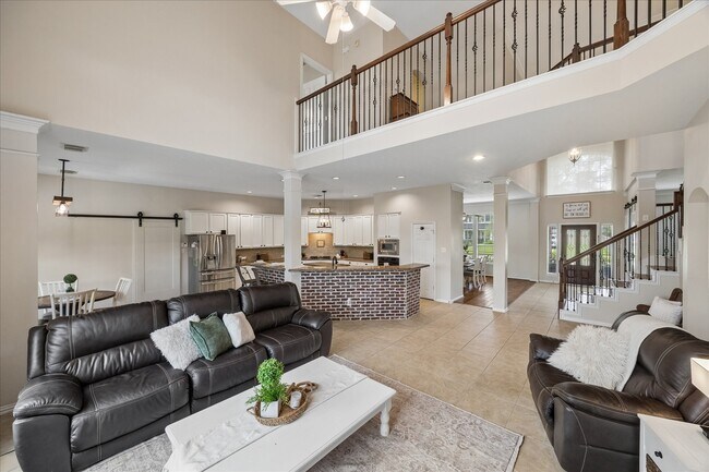 Building Photo - 1125 Shady Knoll Ln