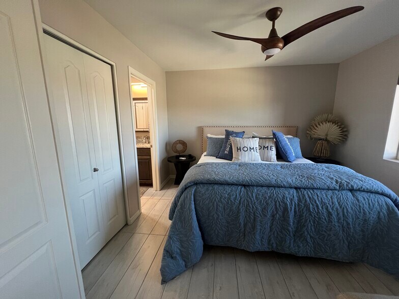 comfortable king bed - 777 Harrah Way