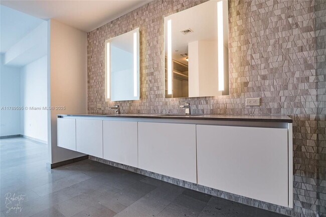 Building Photo - 88 SW 7th St