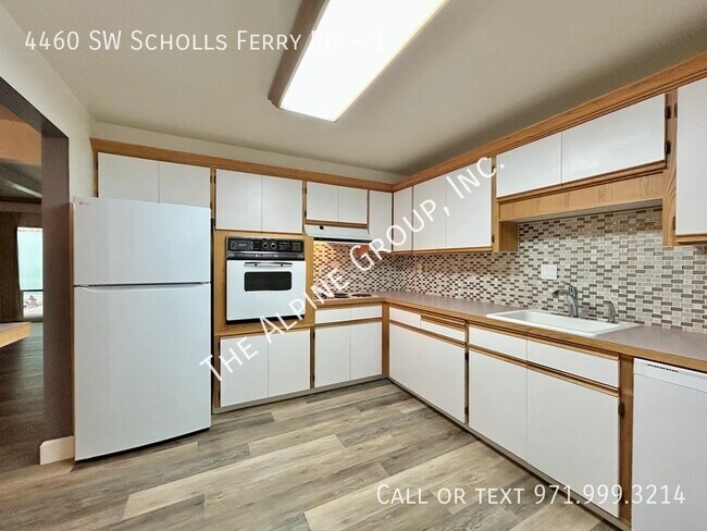 Building Photo - 4460 SW Scholls Ferry Rd