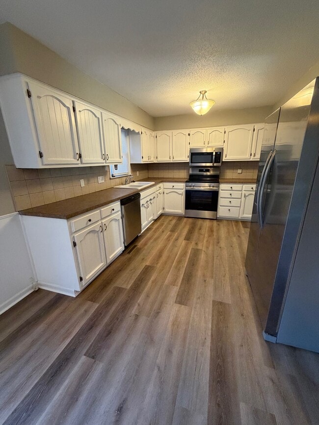 Building Photo - 1428 Grandview Dr