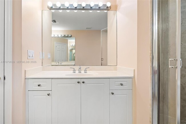 Building Photo - 330 SW 2nd Ave