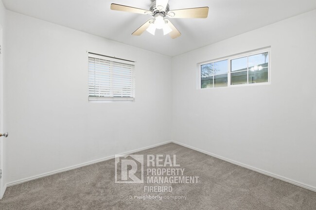 Building Photo - 1901 N 48th Pl