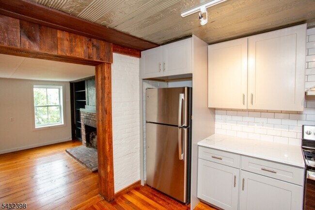 Building Photo - 54 Coryell St