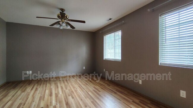 Building Photo - 1108 NE Beaumont Ln