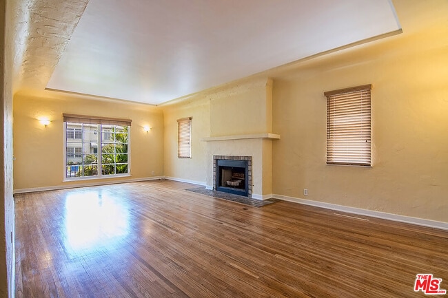 Building Photo - 1071 Cloverdale Ave