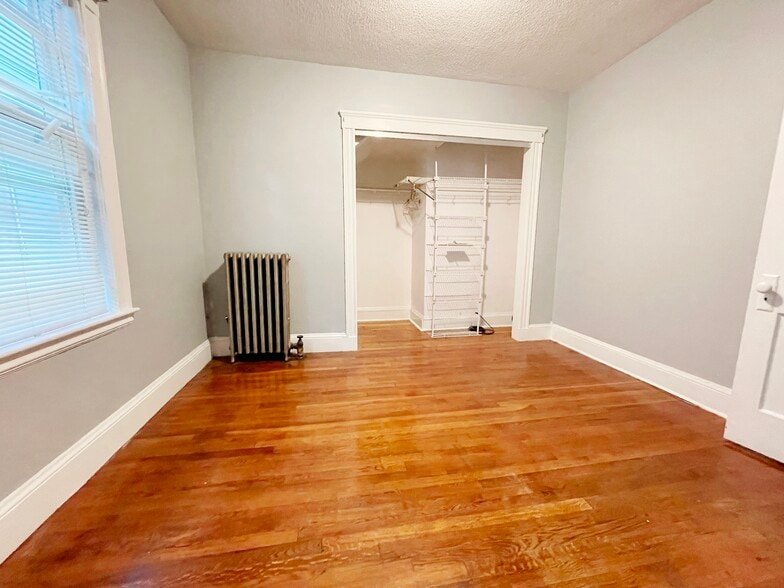 Building Photo - 44 Day St