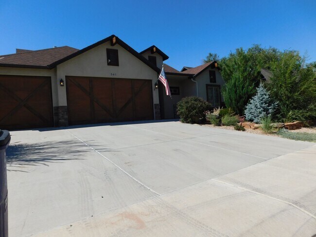 Primary Photo - Beautiful Home in Clifton