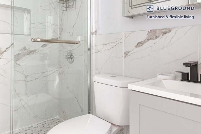 Building Photo - 161 W 54th St