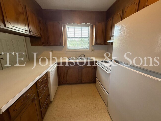 Building Photo - 2570 Green Oaks Ct SE