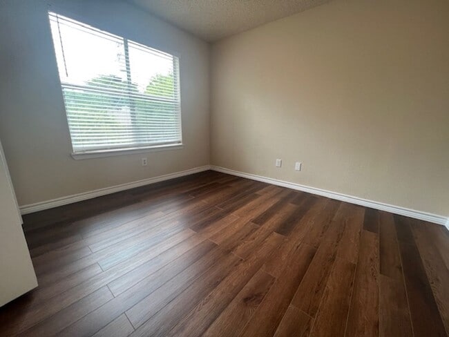 Building Photo - 101/103 Hughson Court