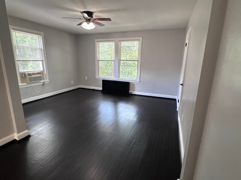 Building Photo - 319 Parkland Pl SE