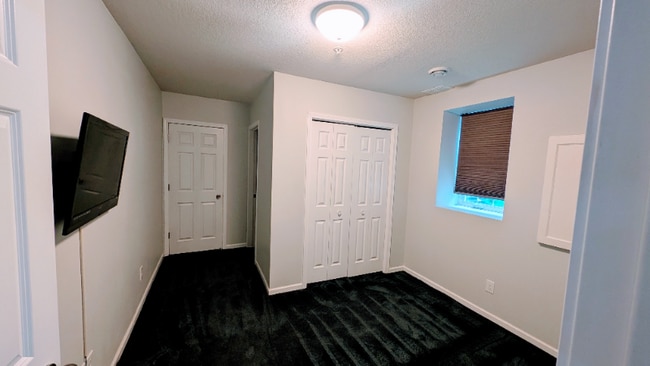 Building Photo - 2568 Vierling Dr E