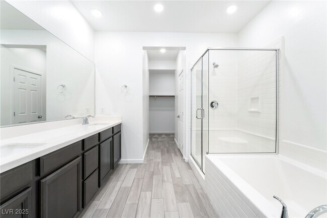 Building Photo - 5730 Sky Pointe Dr