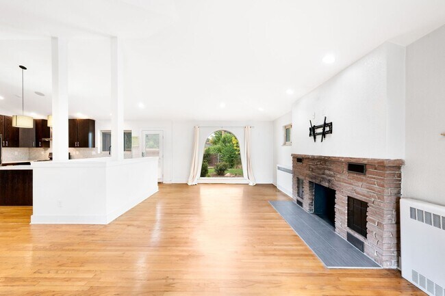 Building Photo - 4BD, 3BA Park Hill Home with Yard and 2-Car Garage