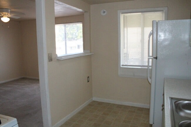 Building Photo - Upstairs 1 Bedroom, 1 Bathroom Unit in Ant...