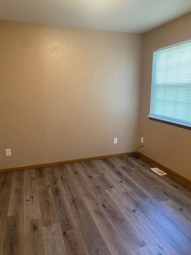 Building Photo - 16758 Huntington Ln