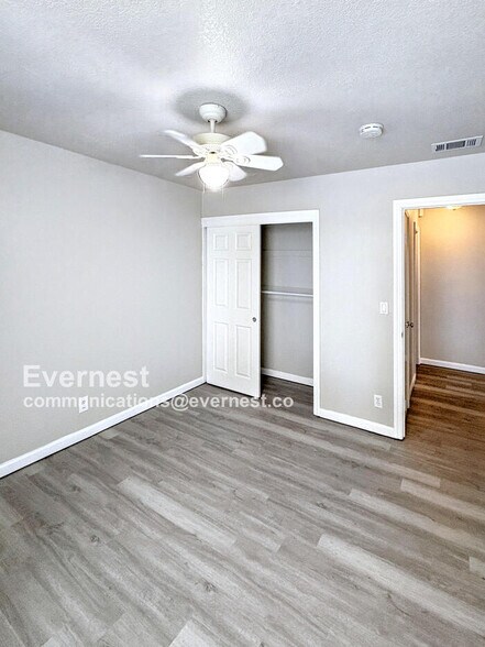 Building Photo - 1021 Evans Ct