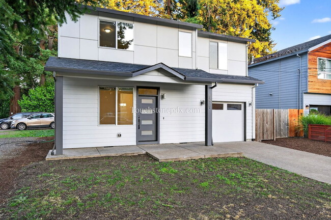 Building Photo - 13838 SE Knight St