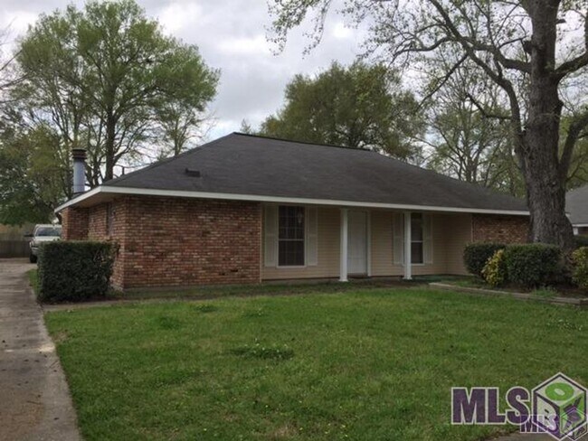 Primary Photo - 40111 La Rochelle Rd