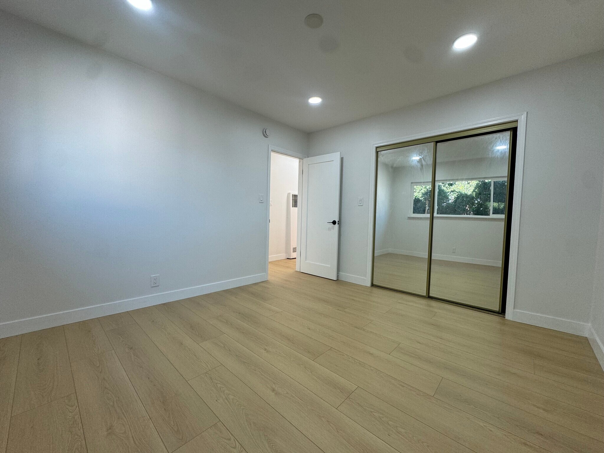 Building Photo - 3003 W Florence Ave