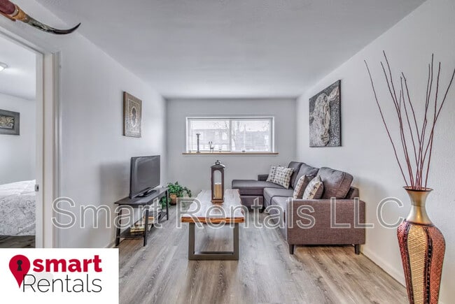 Building Photo - 3844 Park Ave