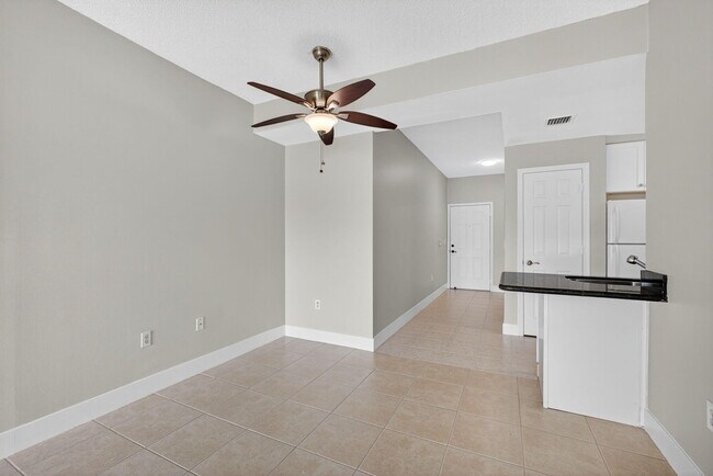 Building Photo - 2040 Greenview Shores Blvd