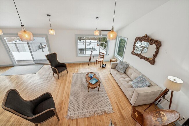 Building Photo - 8 Big Reed Path