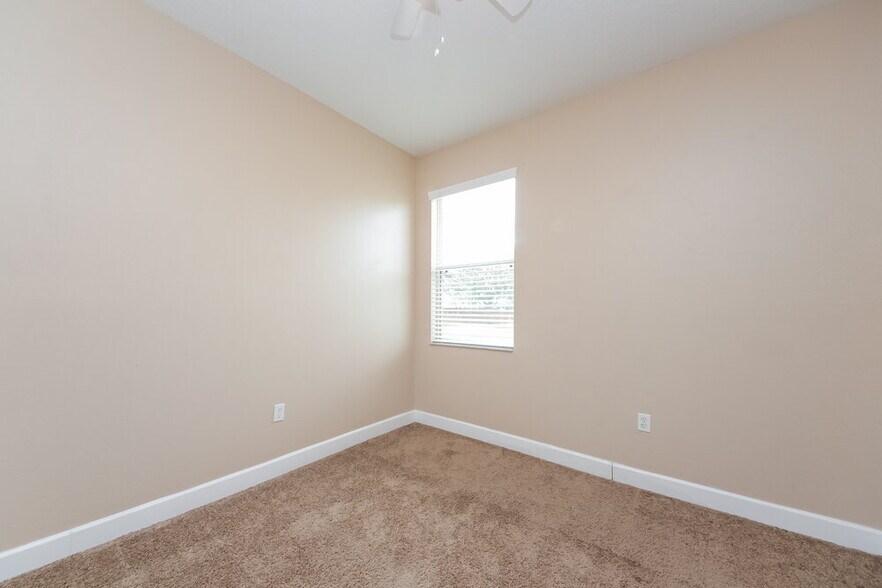 Building Photo - 2057 Bearing Ln