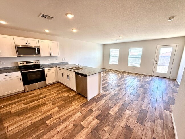 Building Photo - Move in Special- Half off First Month's Rent! Beautifully Updated 4 Bedroom Home in Valley Spring...