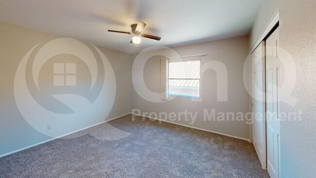 Building Photo - 874 W Port Royal Pl